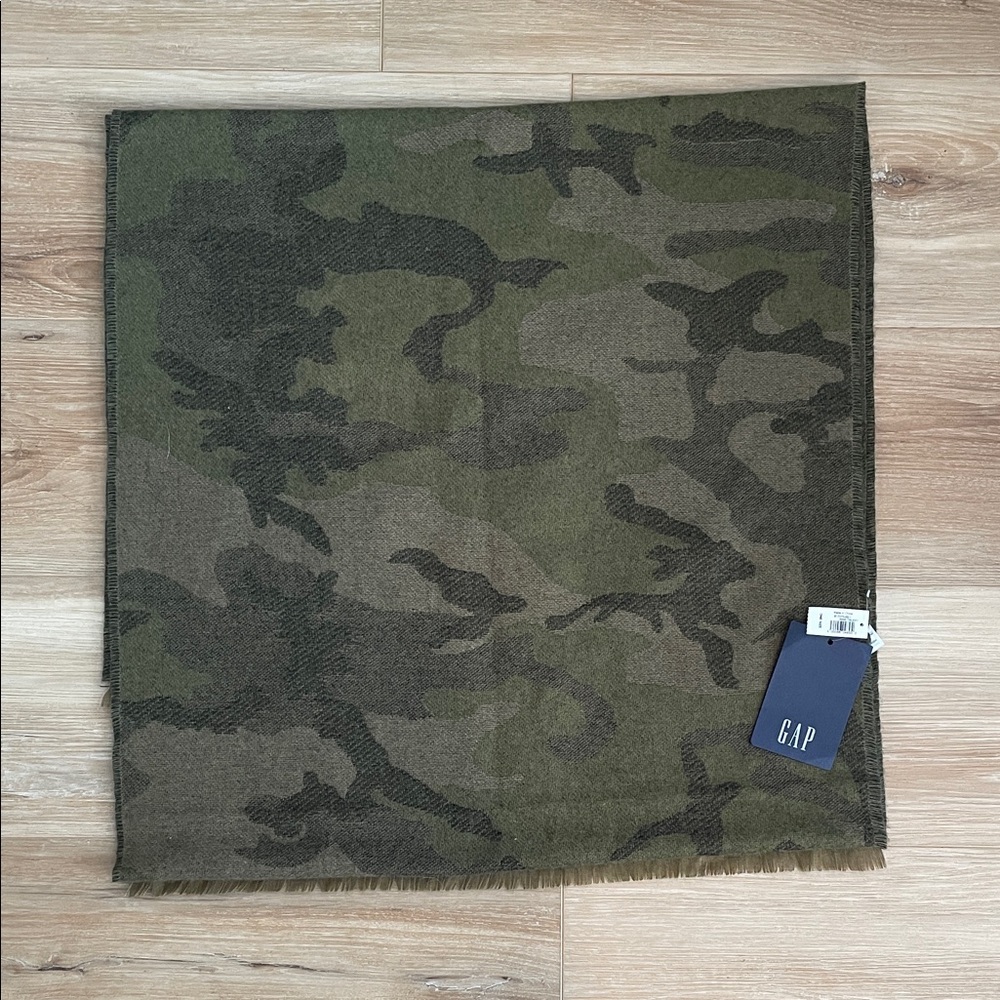 GAP Green Camo Recycled Cozy Scarf 80” x 20” New with Tags